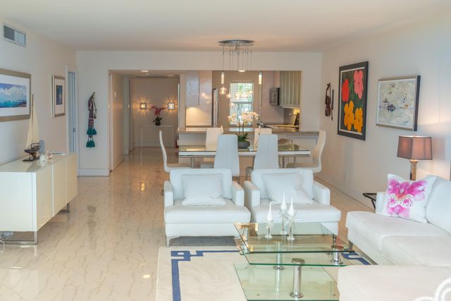 3180 NE 48th Court 201, Lighthouse Point, FL 33064