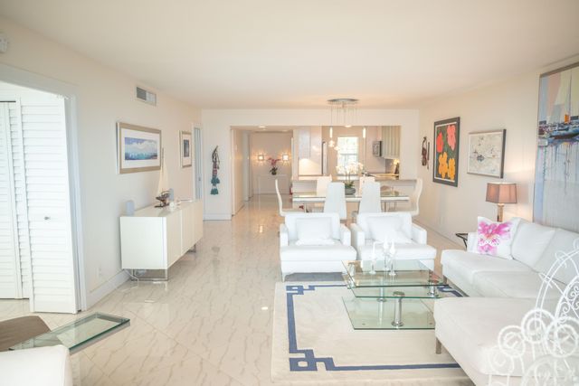 3180 NE 48th Court 201, Lighthouse Point, FL 33064