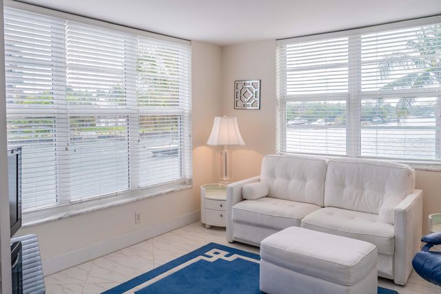 3180 NE 48th Court 201, Lighthouse Point, FL 33064