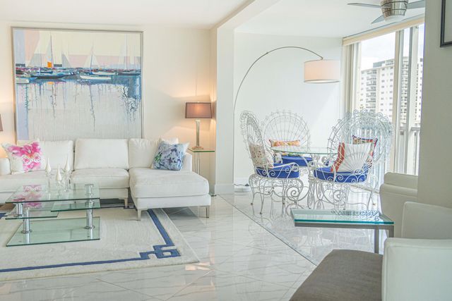 3180 NE 48th Court 201, Lighthouse Point, FL 33064