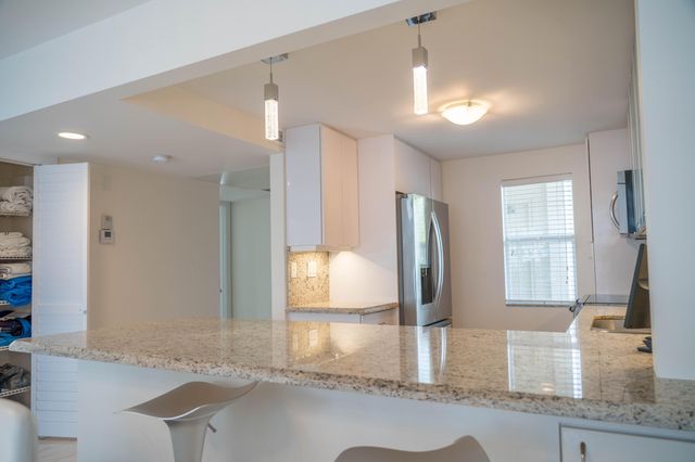 3180 NE 48th Court 201, Lighthouse Point, FL 33064