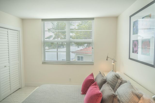 3180 NE 48th Court 201, Lighthouse Point, FL 33064