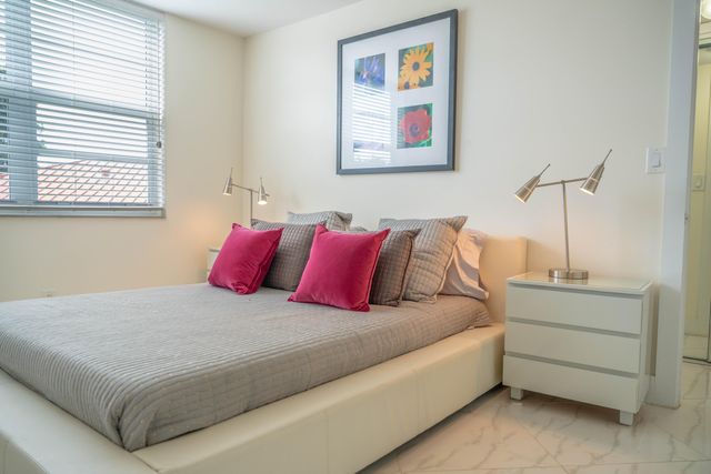 3180 NE 48th Court 201, Lighthouse Point, FL 33064