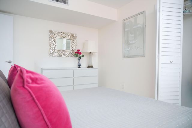 3180 NE 48th Court 201, Lighthouse Point, FL 33064