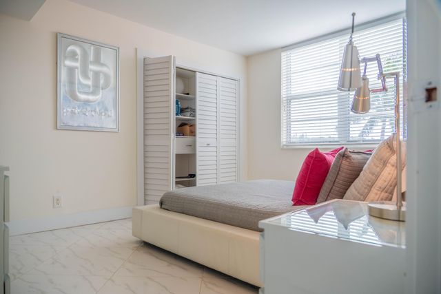 3180 NE 48th Court 201, Lighthouse Point, FL 33064