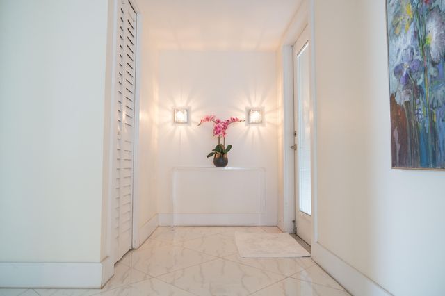 3180 NE 48th Court 201, Lighthouse Point, FL 33064