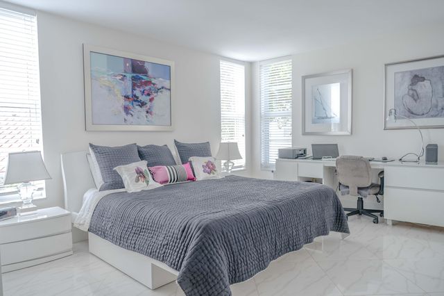 3180 NE 48th Court 201, Lighthouse Point, FL 33064