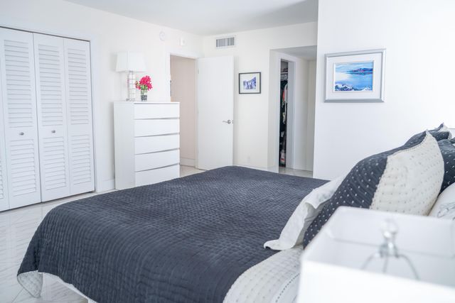 3180 NE 48th Court 201, Lighthouse Point, FL 33064