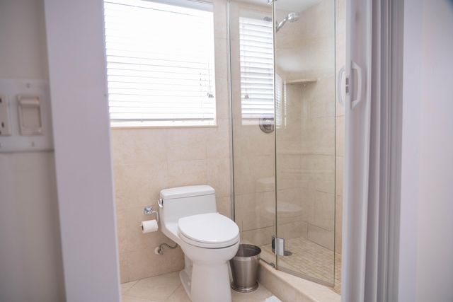 3180 NE 48th Court 201, Lighthouse Point, FL 33064