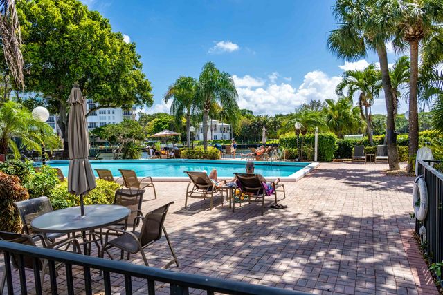 3180 NE 48th Court 201, Lighthouse Point, FL 33064