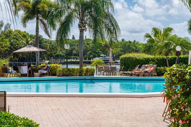 3180 NE 48th Court 201, Lighthouse Point, FL 33064