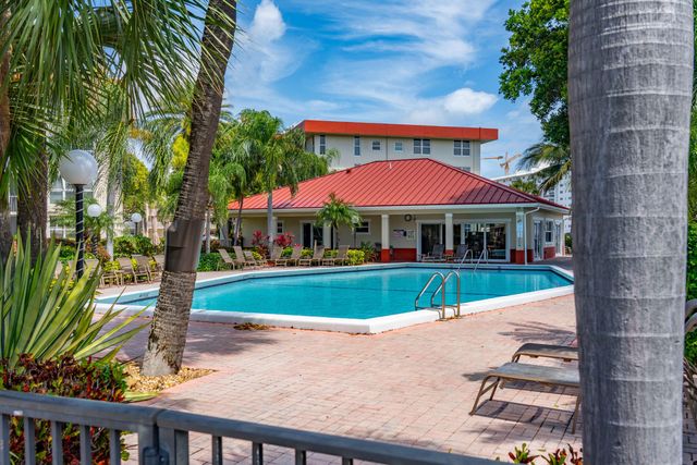 3180 NE 48th Court 201, Lighthouse Point, FL 33064