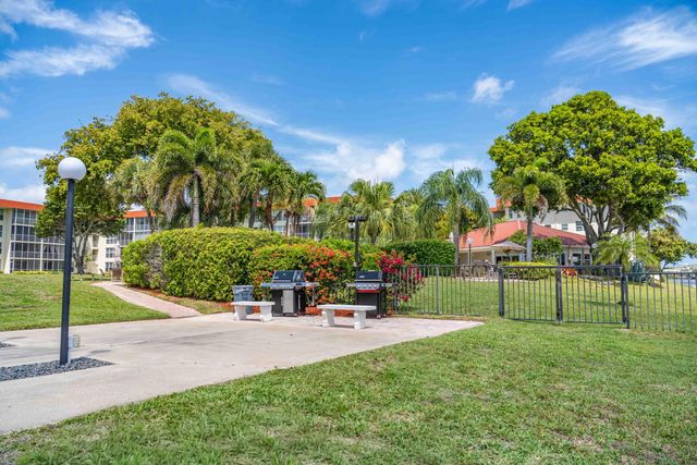 3180 NE 48th Court 201, Lighthouse Point, FL 33064