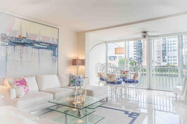 3180 NE 48th Court 201, Lighthouse Point, FL 33064