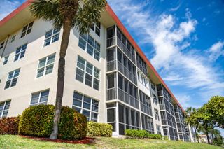 3180 NE 48th Court 201, Lighthouse Point, FL 33064