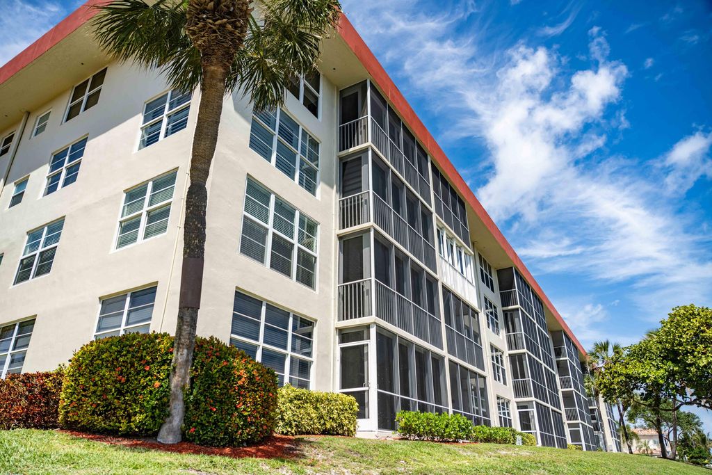 3180 NE 48th Court 201, Lighthouse Point, FL 33064