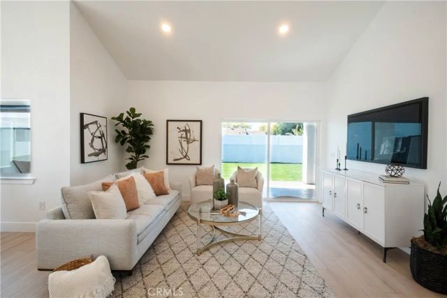 1933 Fanwood, Long Beach, CA 90815