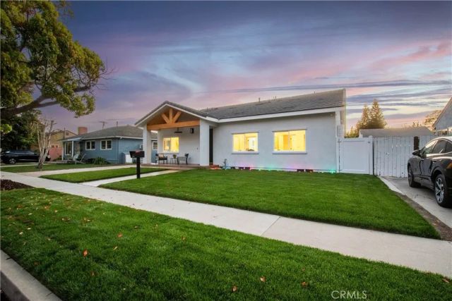 1933 Fanwood, Long Beach, CA 90815