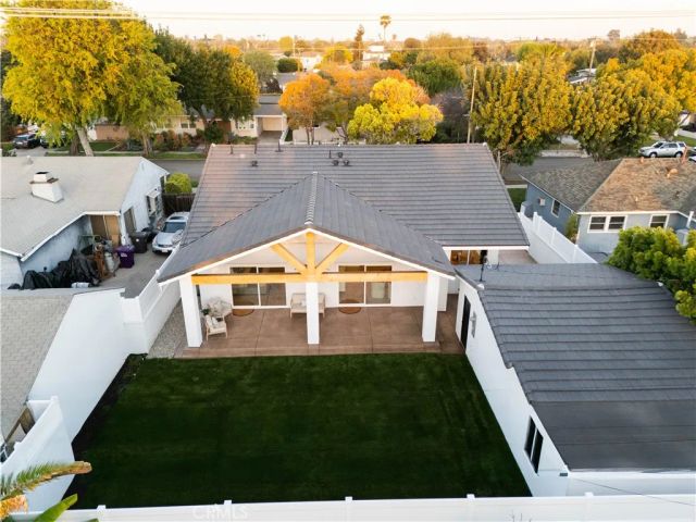 1933 Fanwood, Long Beach, CA 90815