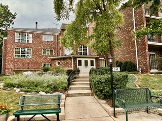 540 Biesterfield Road 303, Elk Grove Village, IL 60007