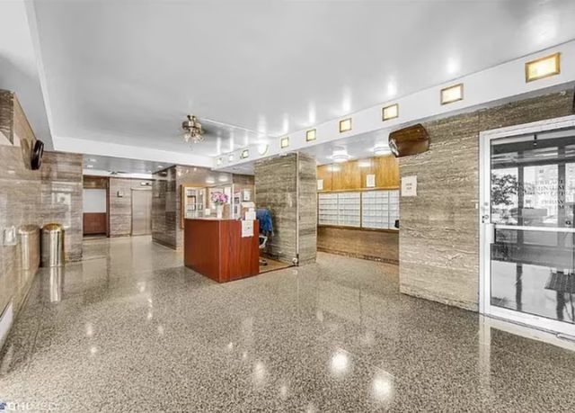 7337 S South Shore Drive 216, Chicago, IL 60649