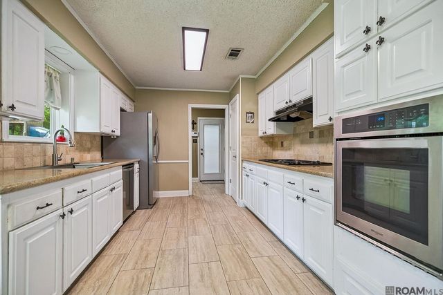 6747 Chaparral Pl, Greenwell Springs, LA 70739
