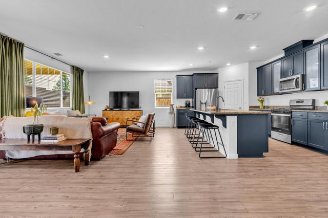 909 Valencia St, Lincoln, CA 95648