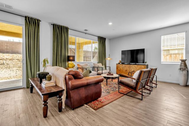 909 Valencia St, Lincoln, CA 95648