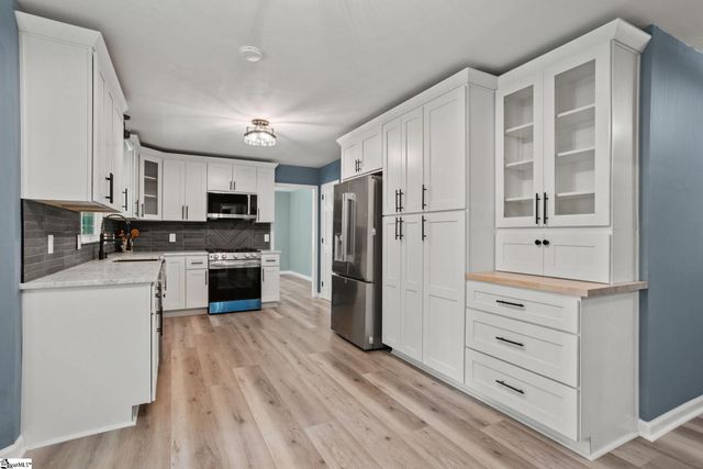 201 Hillpine Drive, Simpsonville, SC 29681