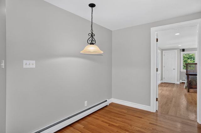 32 Lantern Ln, Burlington, MA 01803
