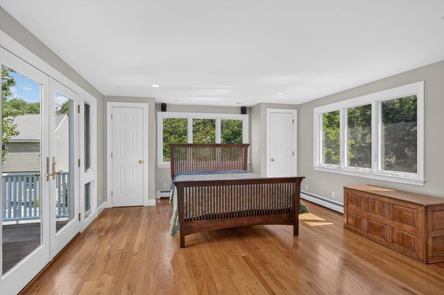 32 Lantern Ln, Burlington, MA 01803