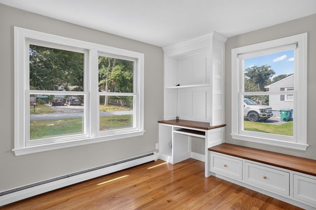 32 Lantern Ln, Burlington, MA 01803
