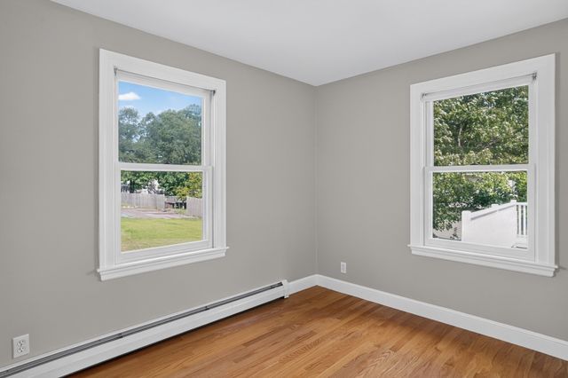 32 Lantern Ln, Burlington, MA 01803