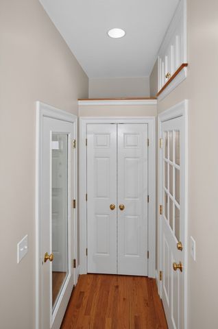 32 Lantern Ln, Burlington, MA 01803