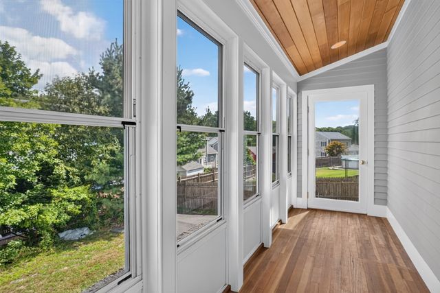 32 Lantern Ln, Burlington, MA 01803