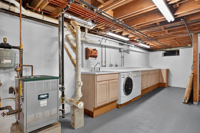 32 Lantern Ln, Burlington, MA 01803
