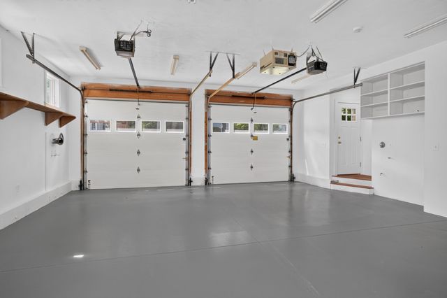 32 Lantern Ln, Burlington, MA 01803