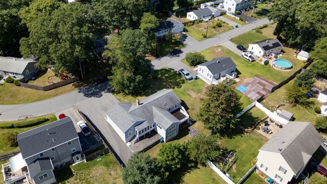 32 Lantern Ln, Burlington, MA 01803