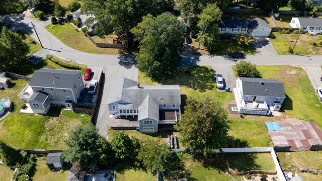 32 Lantern Ln, Burlington, MA 01803
