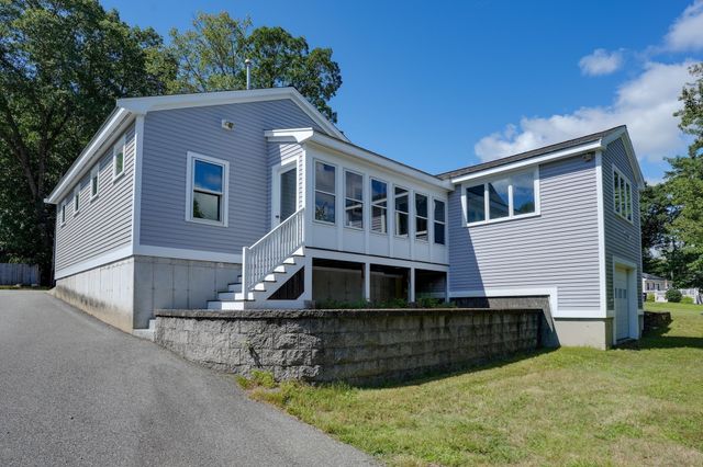 32 Lantern Ln, Burlington, MA 01803