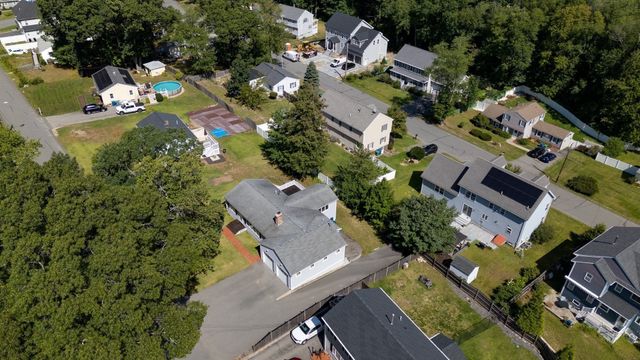 32 Lantern Ln, Burlington, MA 01803