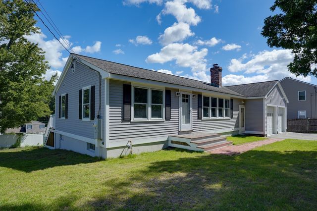 32 Lantern Ln, Burlington, MA 01803