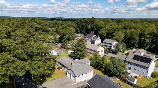 32 Lantern Ln, Burlington, MA 01803