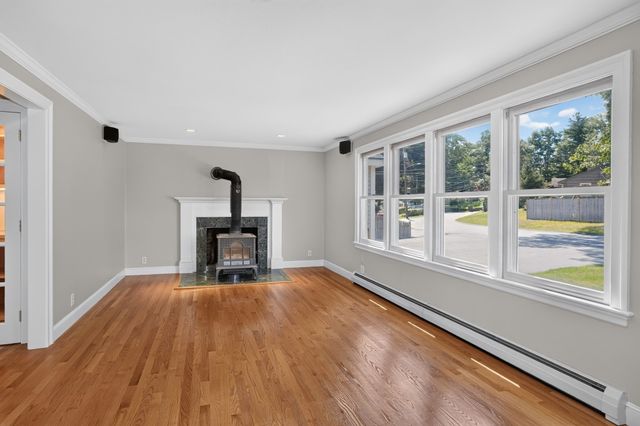 32 Lantern Ln, Burlington, MA 01803
