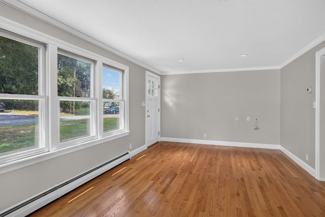32 Lantern Ln, Burlington, MA 01803