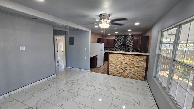 3902 W Salinas, San Antonio, TX 78207