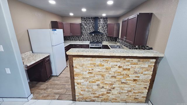 3902 W Salinas, San Antonio, TX 78207