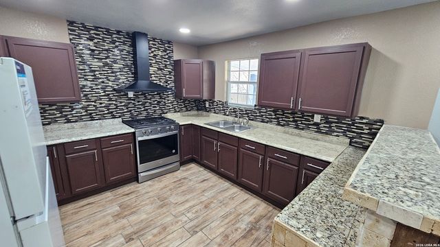 3902 W Salinas, San Antonio, TX 78207