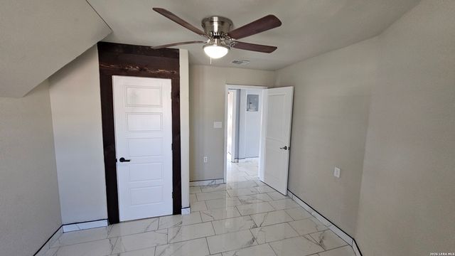 3902 W Salinas, San Antonio, TX 78207
