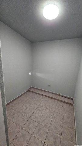 3902 W Salinas, San Antonio, TX 78207